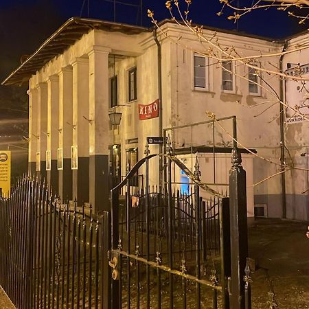 Pokoje Goscinne W Starym Kinie Ustka Exteriör bild