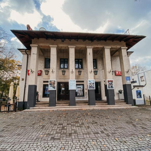 Pokoje Goscinne W Starym Kinie Ustka Exteriör bild