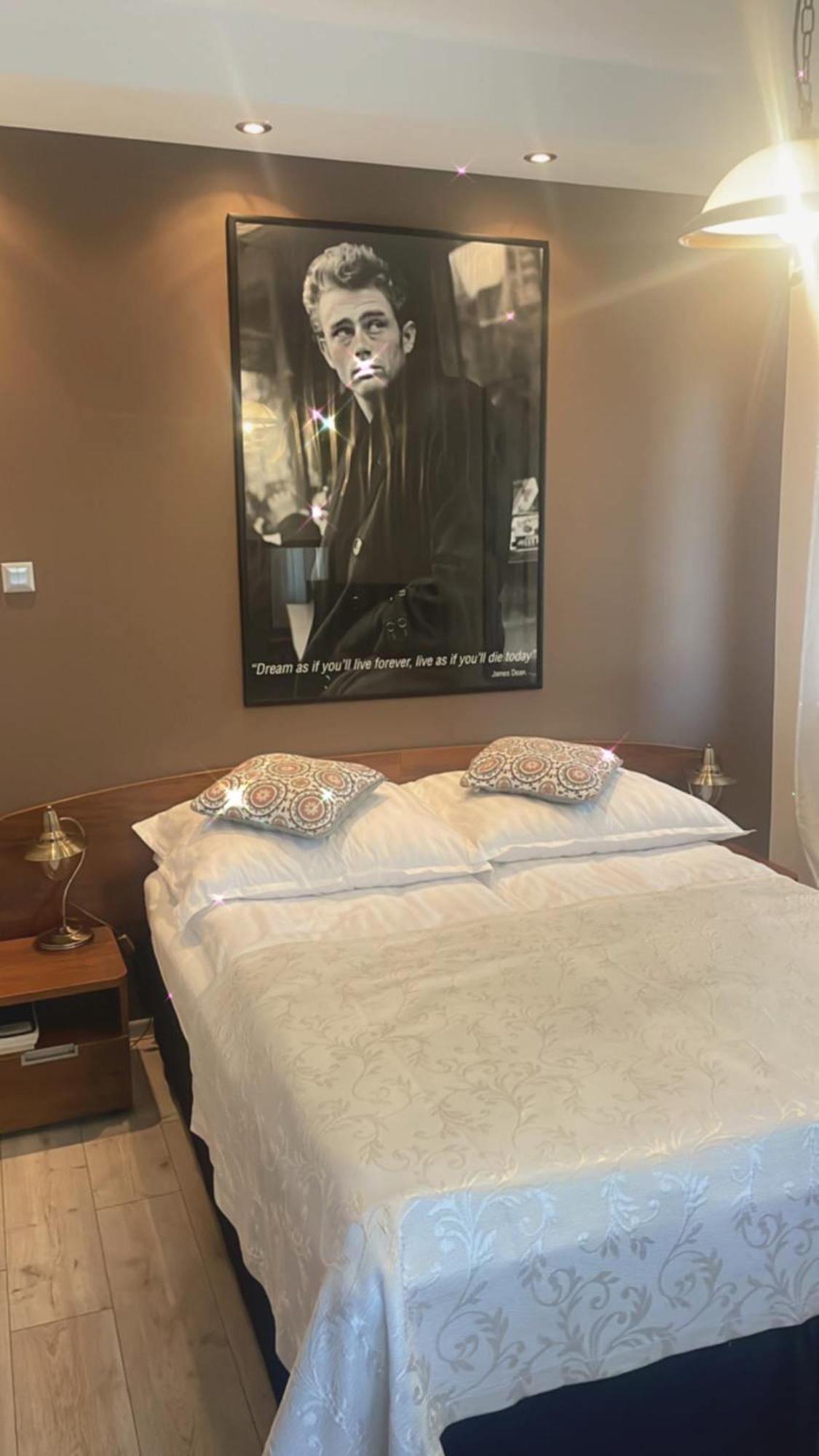 Pokoje Goscinne W Starym Kinie Ustka Exteriör bild